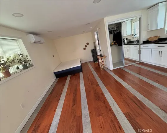 $1,650 | 24001 Bessemer Street, Woodland Hills, CA 91367