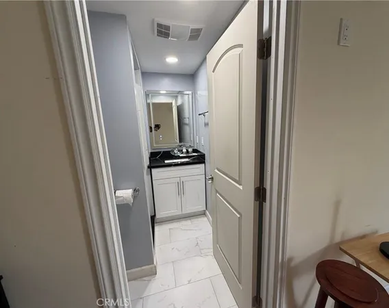 $1,650 | 24001 Bessemer Street, Woodland Hills, CA 91367