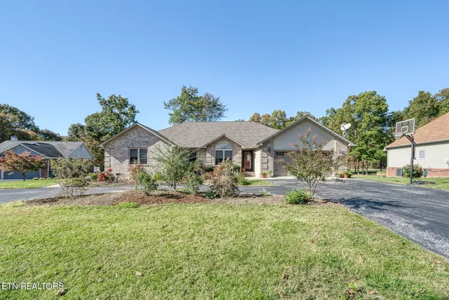 $535,000 | 633 East Deer Creek Drive, Crossville, TN 38571
