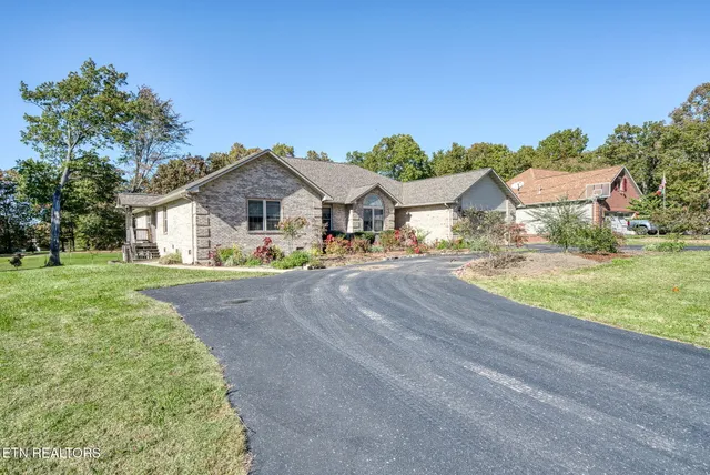$535,000 | 633 East Deer Creek Drive, Crossville, TN 38571