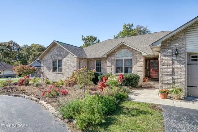 $535,000 | 633 East Deer Creek Drive, Crossville, TN 38571