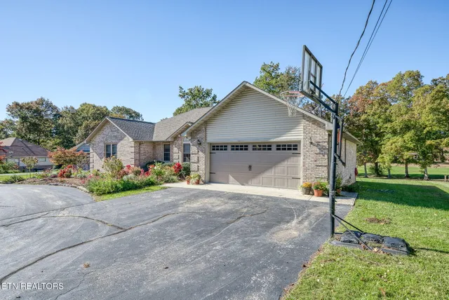 $535,000 | 633 East Deer Creek Drive, Crossville, TN 38571