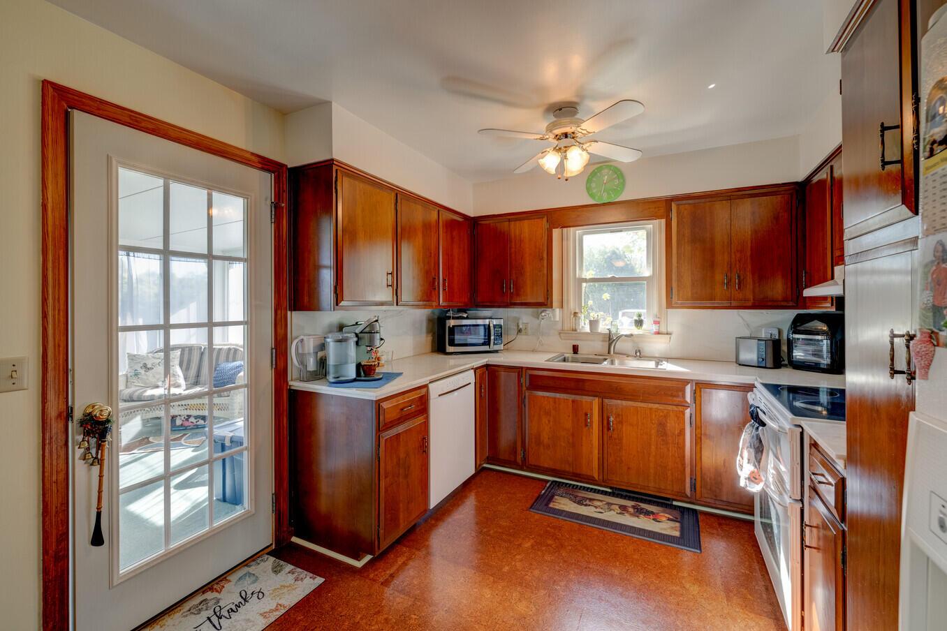4240 Mile Hill Road Southwest Lancaster, OH 43130 - Photo 6 of 38 Gallery Image 6