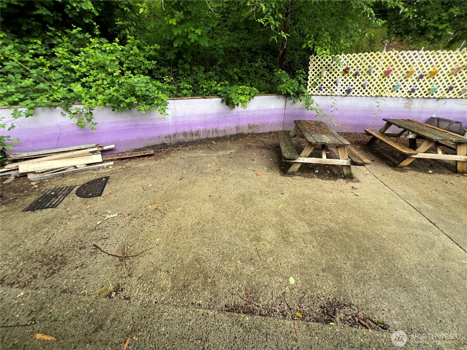 452 Lincoln Creek Road Centralia, WA 98531 - Photo 24 of 25 a view of a backyard with wooden fence