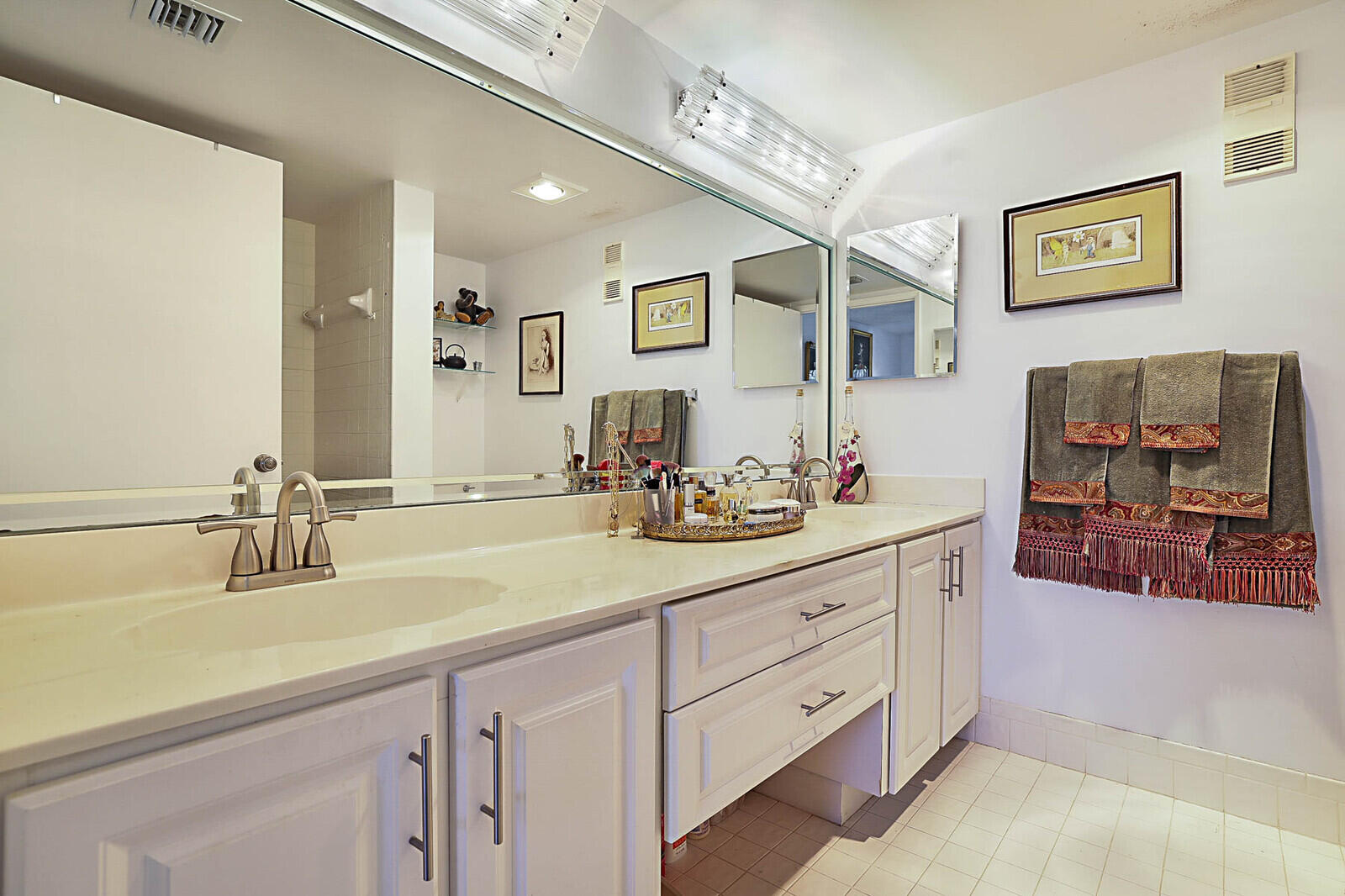 6037 Pointe Regal Circle, Unit 403 Delray Beach, FL 33484 - Photo 21 of 24 21_6037_Pointe_Regal_Circle_Apt_403_21_m