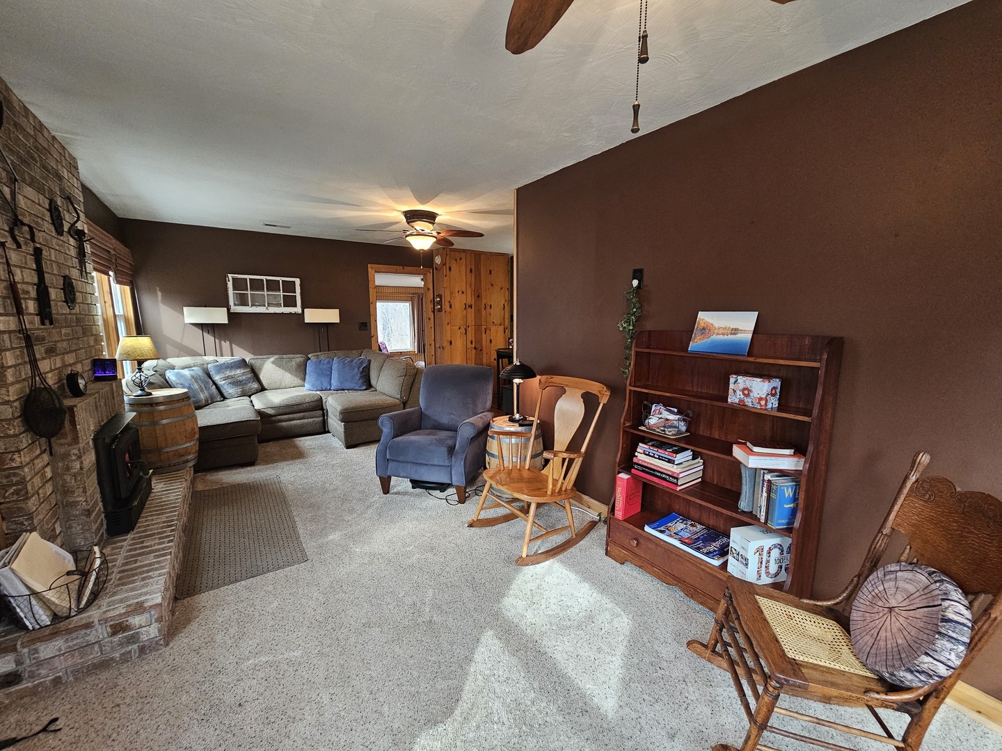 13751 North Condor Lane Bluford, IL 62814 - Photo 20 of 38 a living room with furniture a couch and a bookshelf
