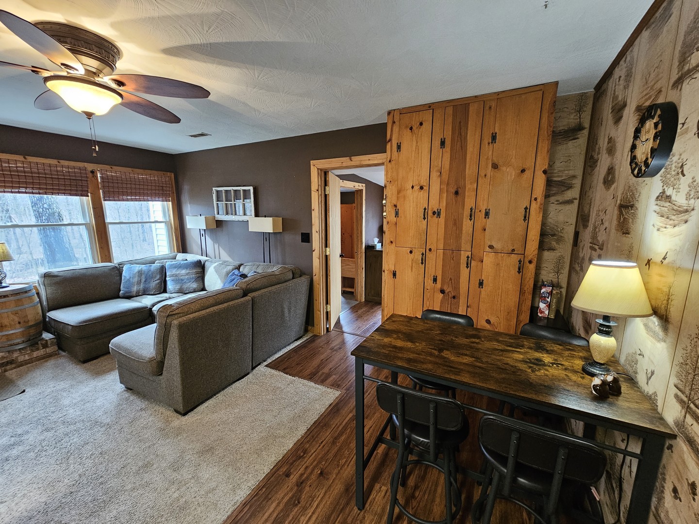 13751 North Condor Lane Bluford, IL 62814 - Photo 22 of 38 a living room with furniture and a table