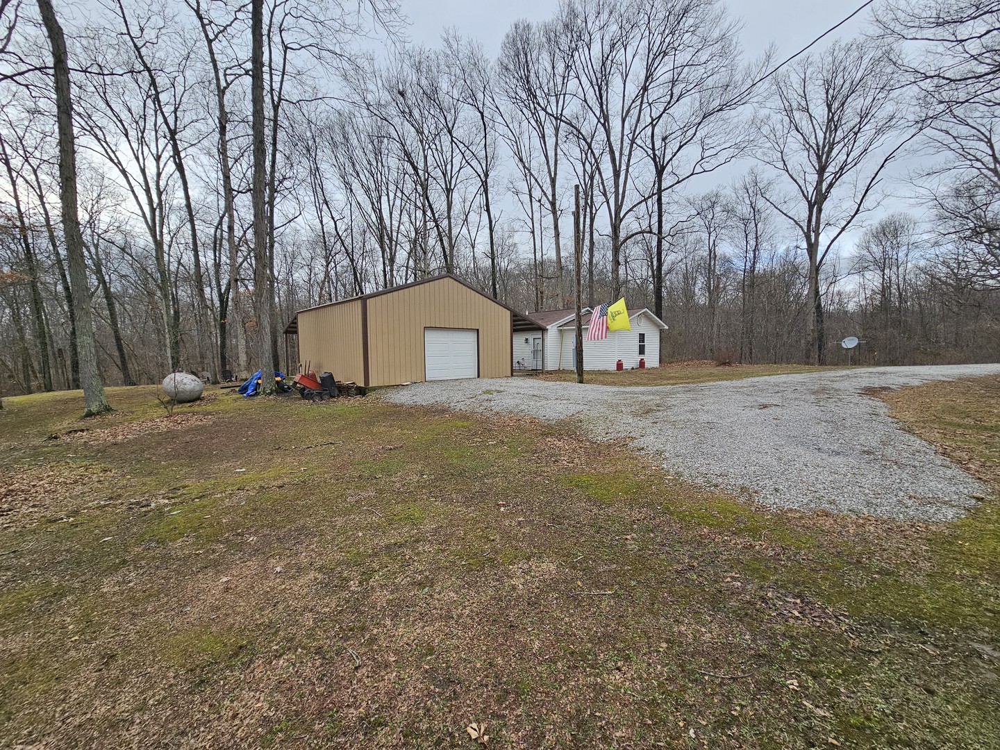 13751 North Condor Lane Bluford, IL 62814 - Photo 3 of 38 a view of outdoor space with trees