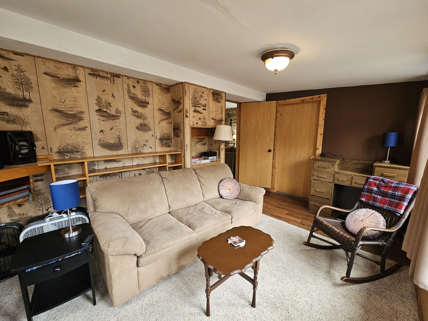 13751 North Condor Lane Bluford, IL 62814 - Photo 35 of 38 a living room with furniture and a flat screen tv
