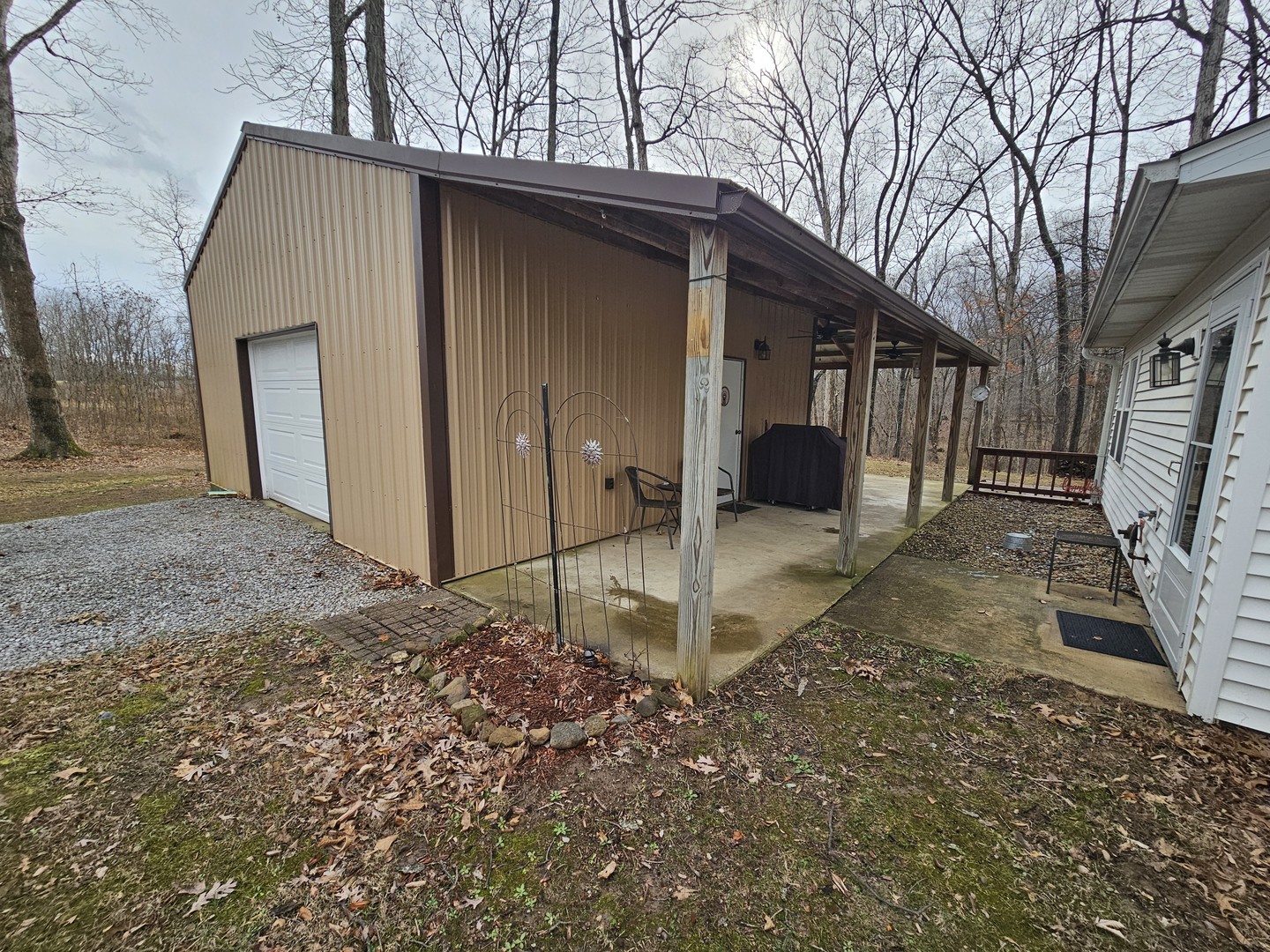 13751 North Condor Lane Bluford, IL 62814 - Photo 5 of 38 a front view of a house with a yard