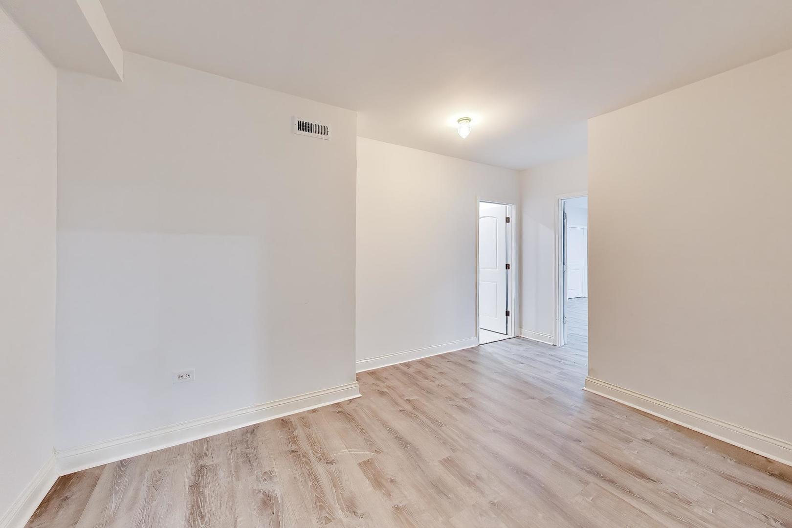 73 Locust Road Winnetka, IL 60093 - Photo 38 of 42 Gallery Image 38