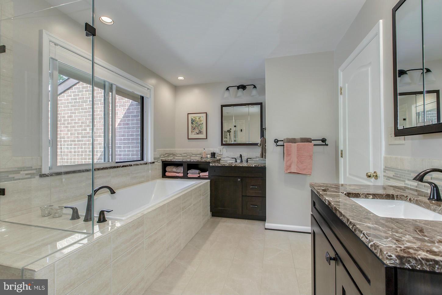 11719 Indian Ridge Road Reston, VA 20191 - Photo 18 of 29 Bath (Master)
