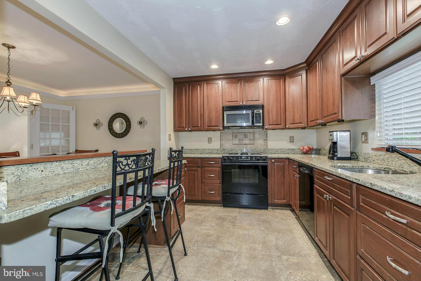 11719 Indian Ridge Road Reston, VA 20191 - Photo 5 of 29 Kitchen
