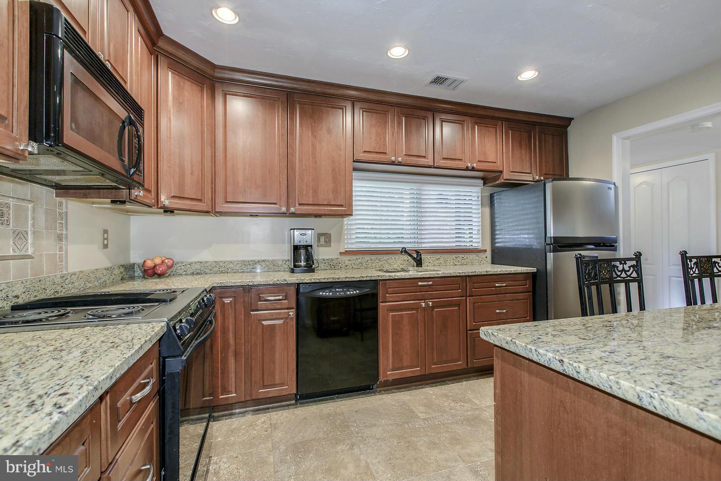 11719 Indian Ridge Road Reston, VA 20191 - Photo 6 of 29 Kitchen