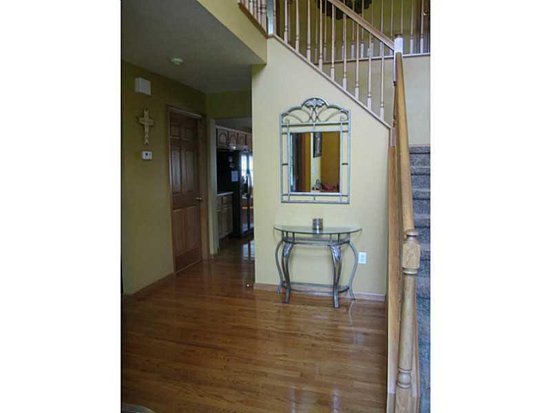 1516 Cavitt Road Monroeville, PA 15146 - Photo 4 of 21 Entry/Foyer.