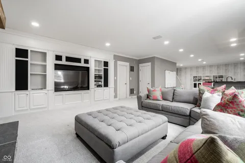 $2,300,000 | 25 Monahan Road, Zionsville, IN 46077