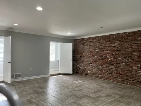 $2,895 | 1379 Lancaster Drive, Memphis, TN 38120