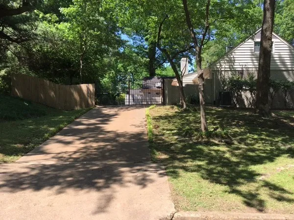 $2,895 | 1379 Lancaster Drive, Memphis, TN 38120