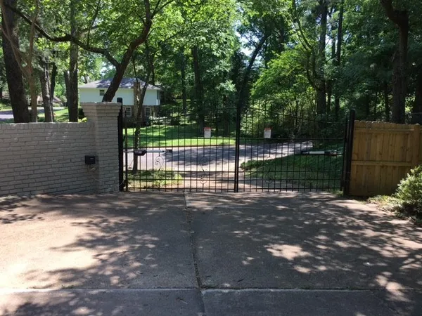 $2,895 | 1379 Lancaster Drive, Memphis, TN 38120