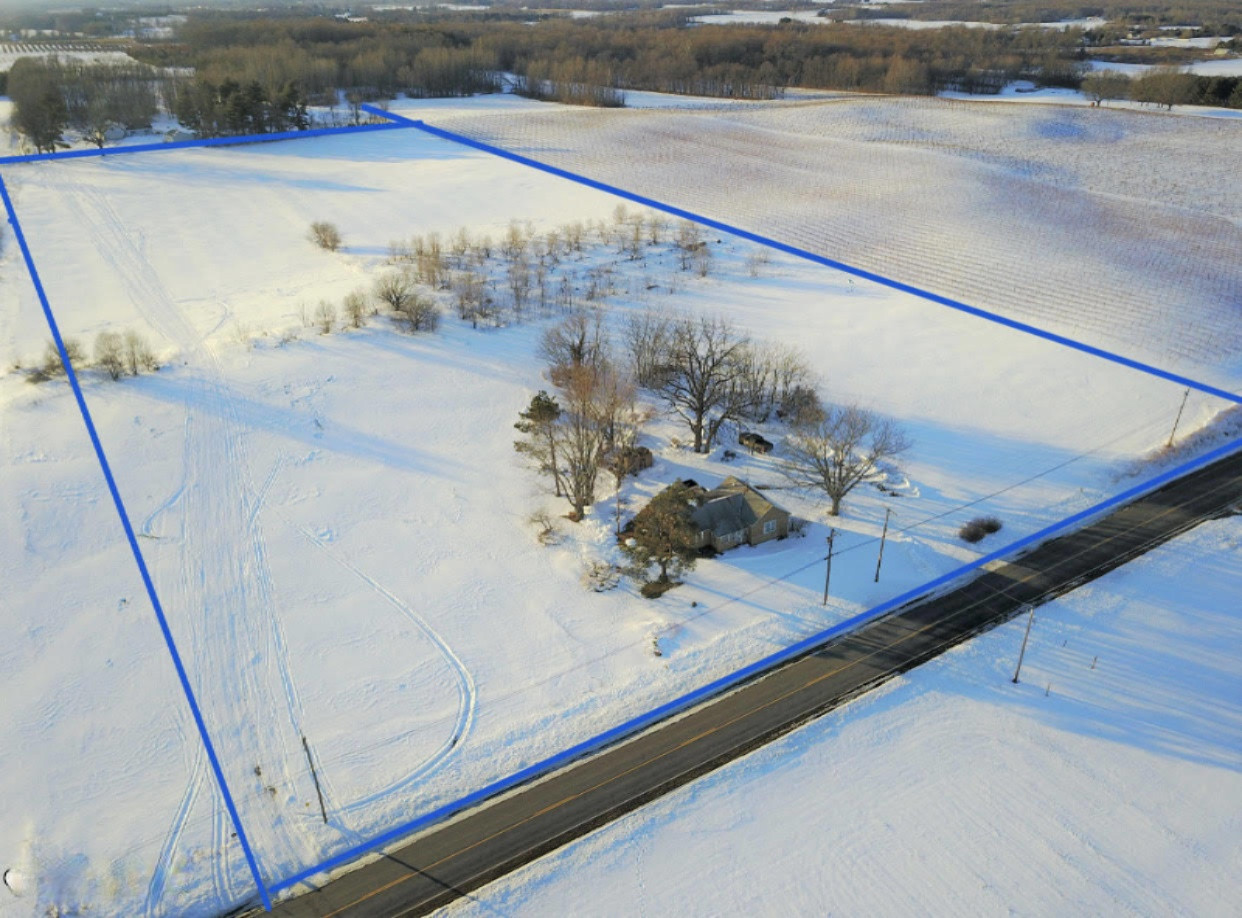 2076 South Park Road Benton Harbor, MI 49022 - Photo 2 of 19 unnamed (1)