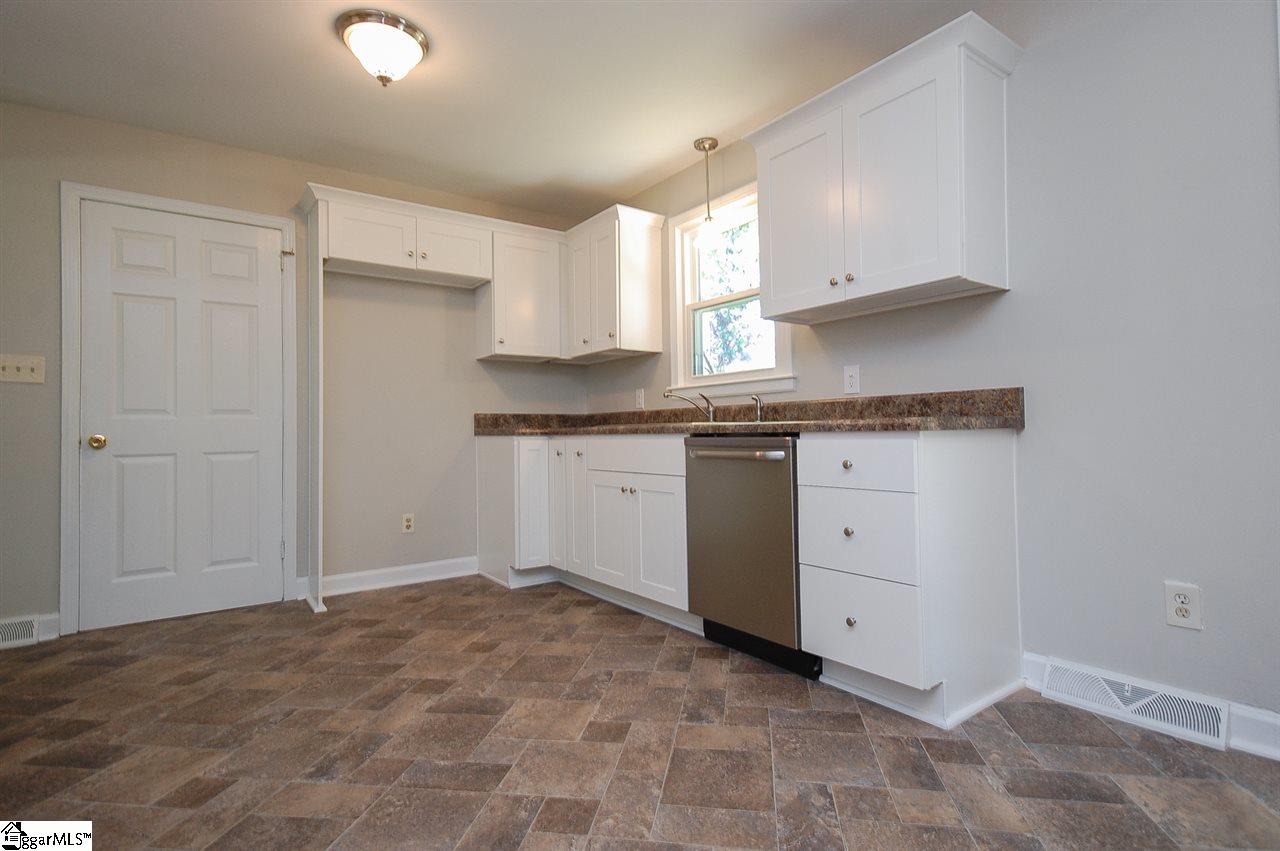 2502 East Lee Road Taylors, SC 29687 - Photo 8 of 28 Gallery Image 8