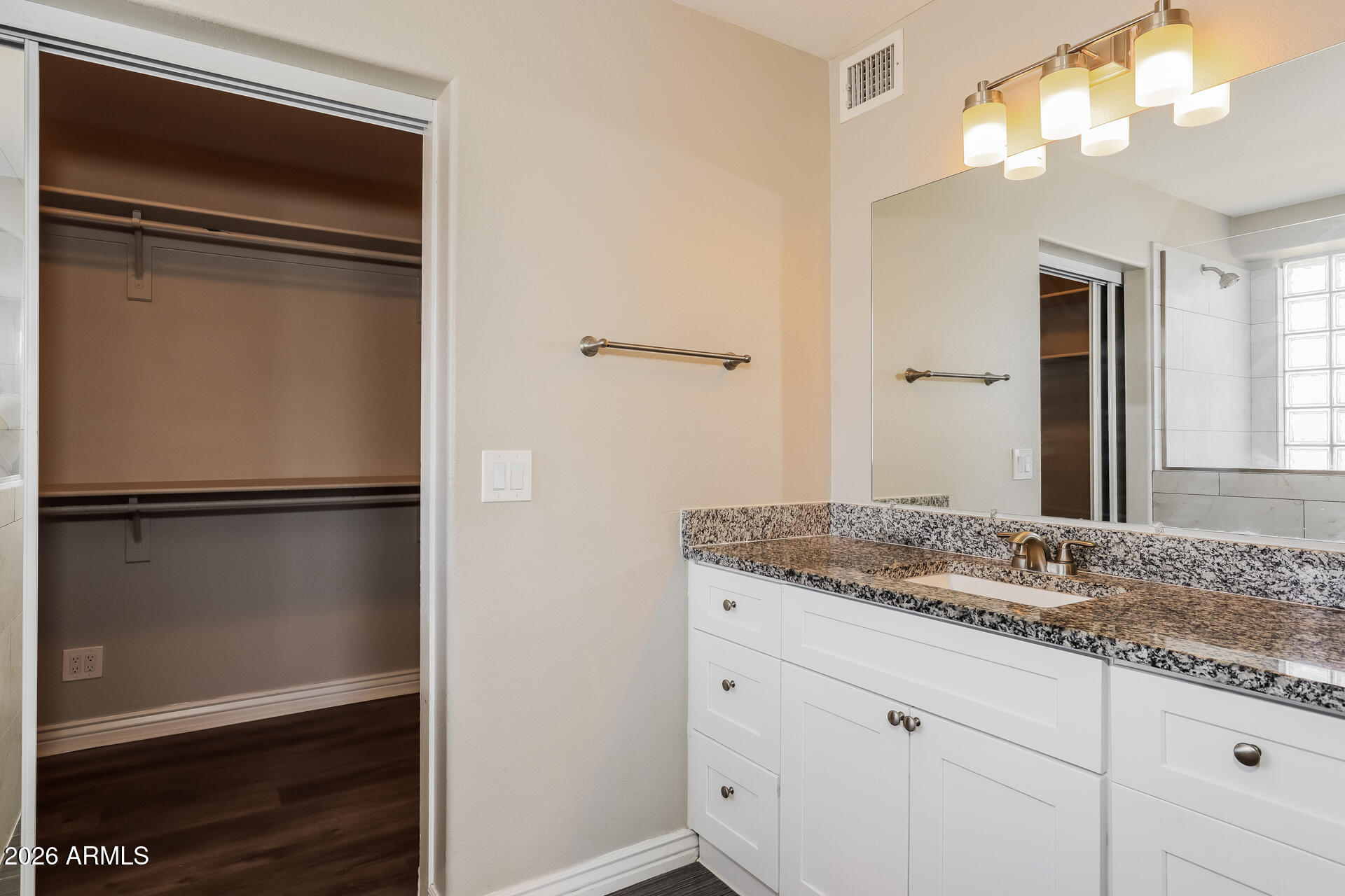 12706 West Desert Rose Road Avondale, AZ 85392 - Photo 11 of 17 012-photo-main-bathroom-14003152