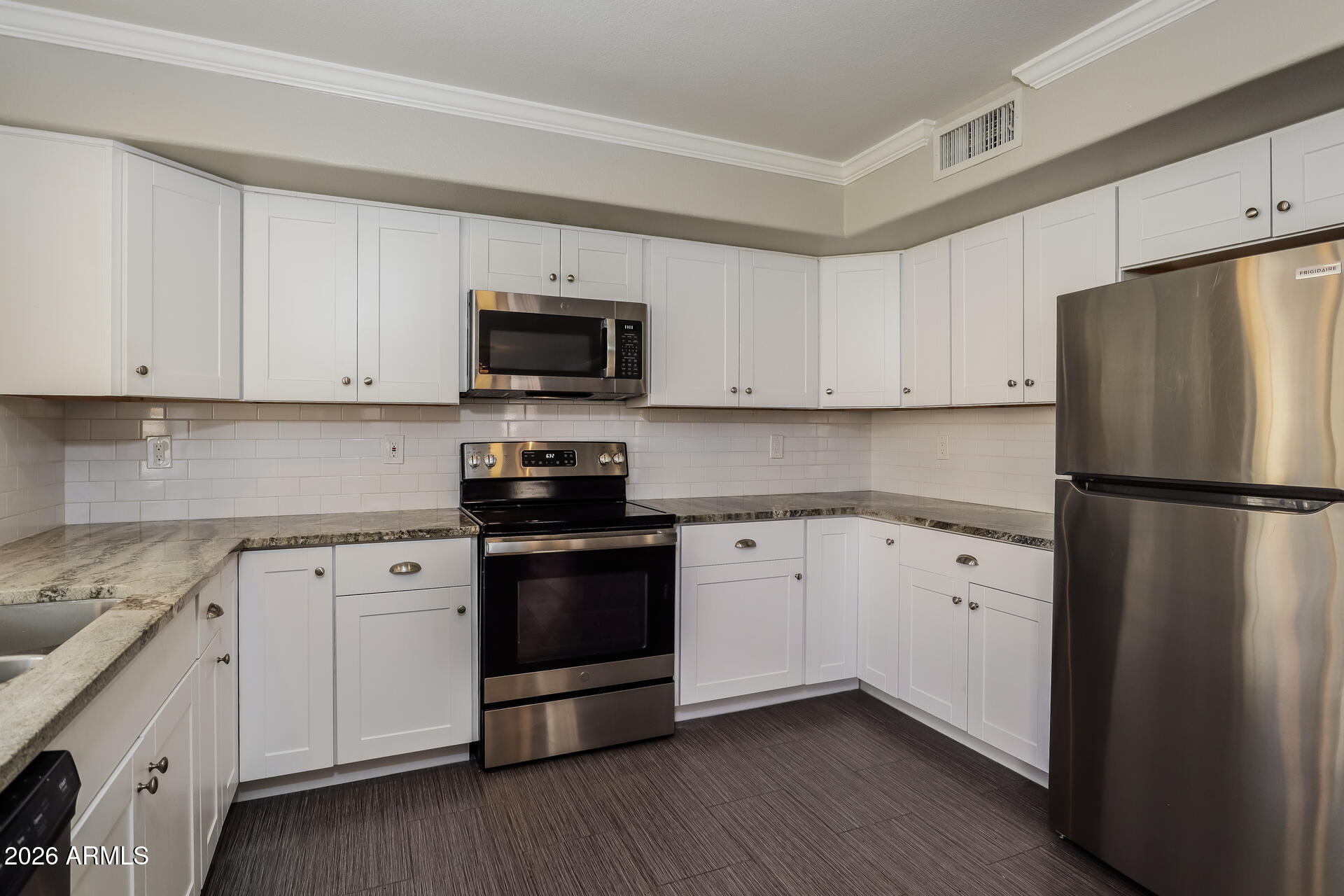 12706 West Desert Rose Road Avondale, AZ 85392 - Photo 6 of 17 007-photo-kitchen-14003158