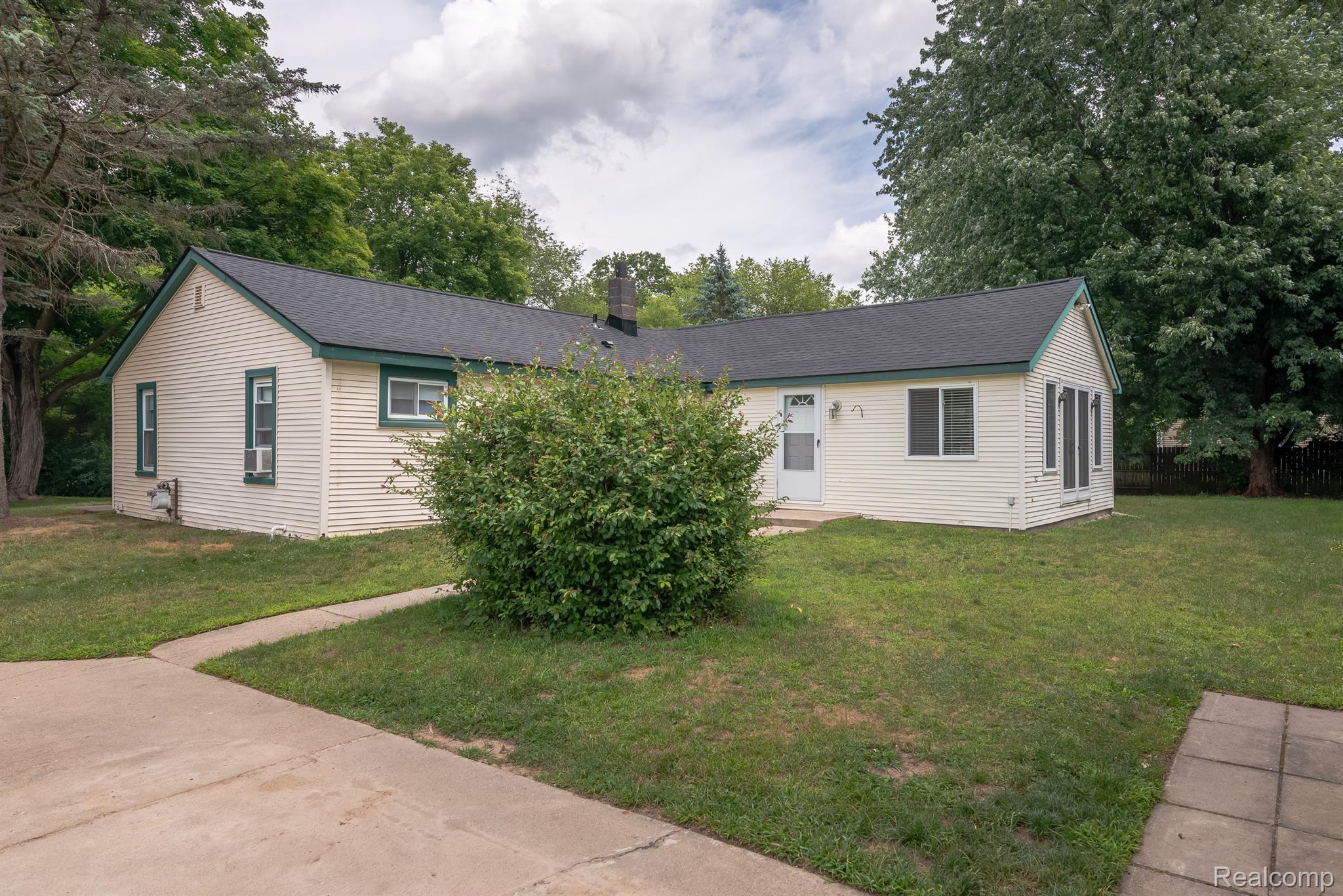 1323 Rowe Road Milford, MI 48380 - Photo 37 of 43 Gallery Image 37