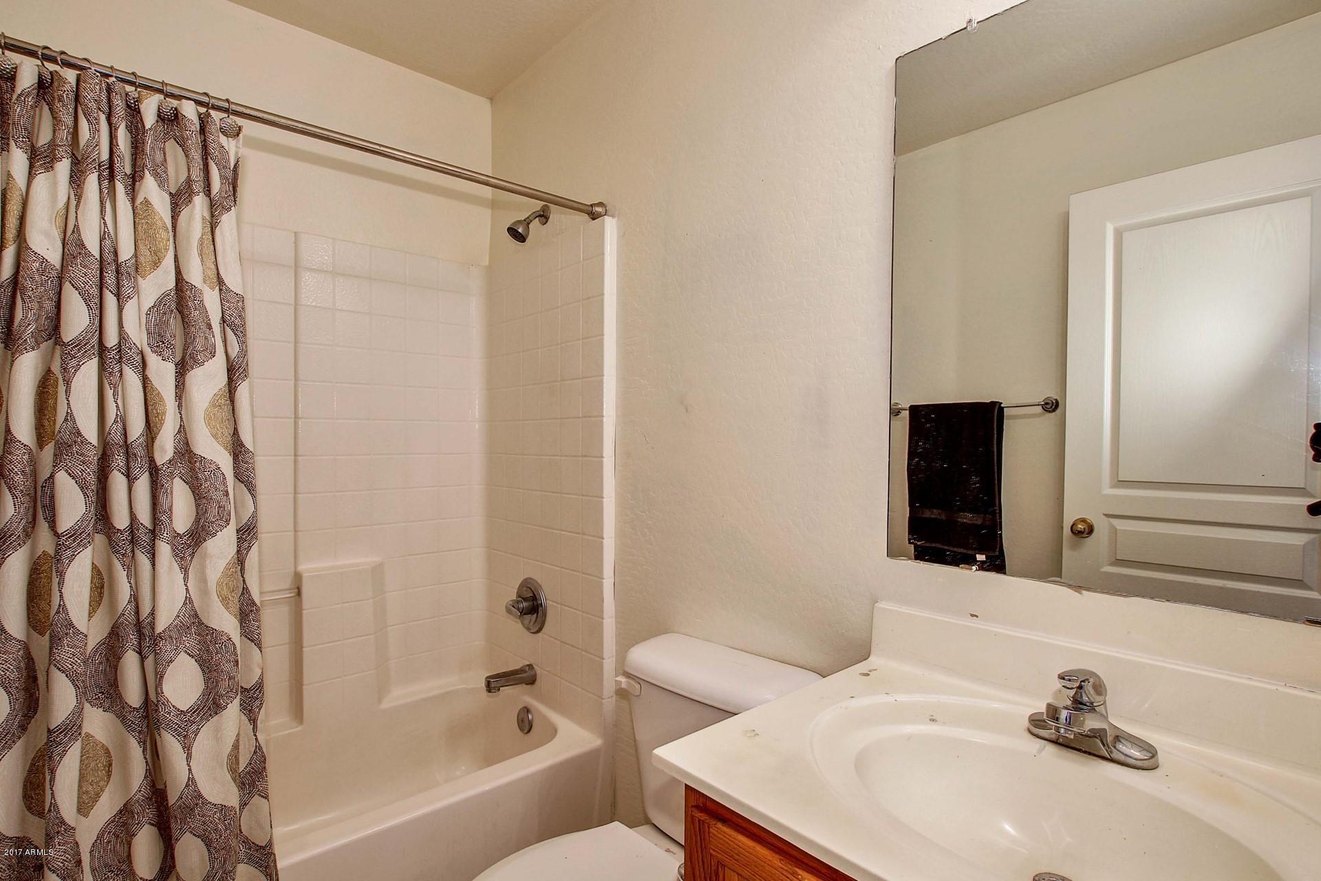 4407 West Maldonado Road Laveen, AZ 85339 - Photo 27 of 32 Bathroom
