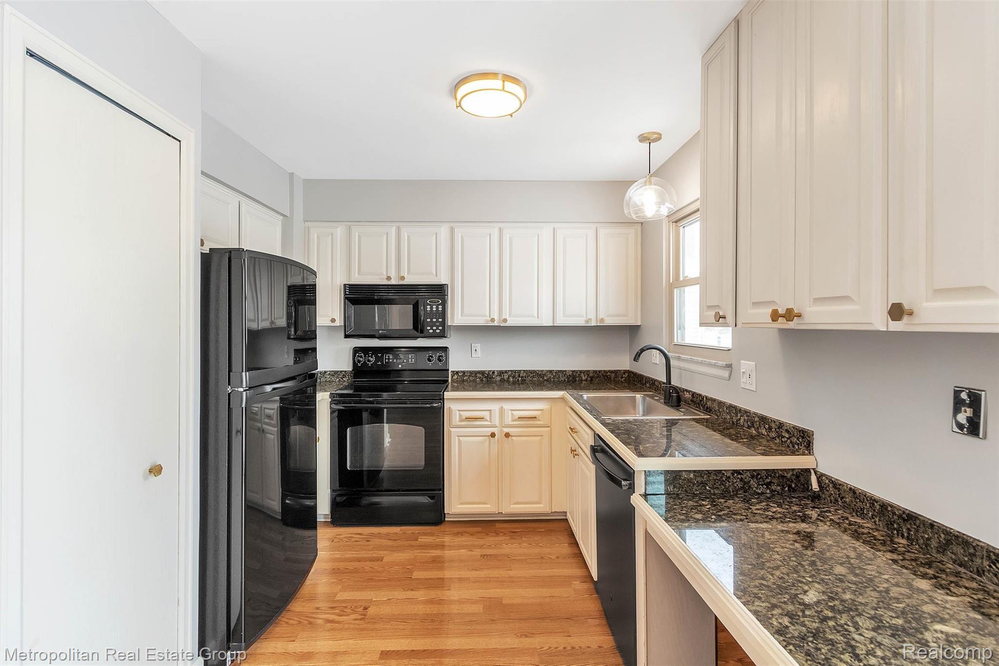 44100 Proctor Road Canton, MI 48188 - Photo 8 of 30 8 Kitchen.jpg