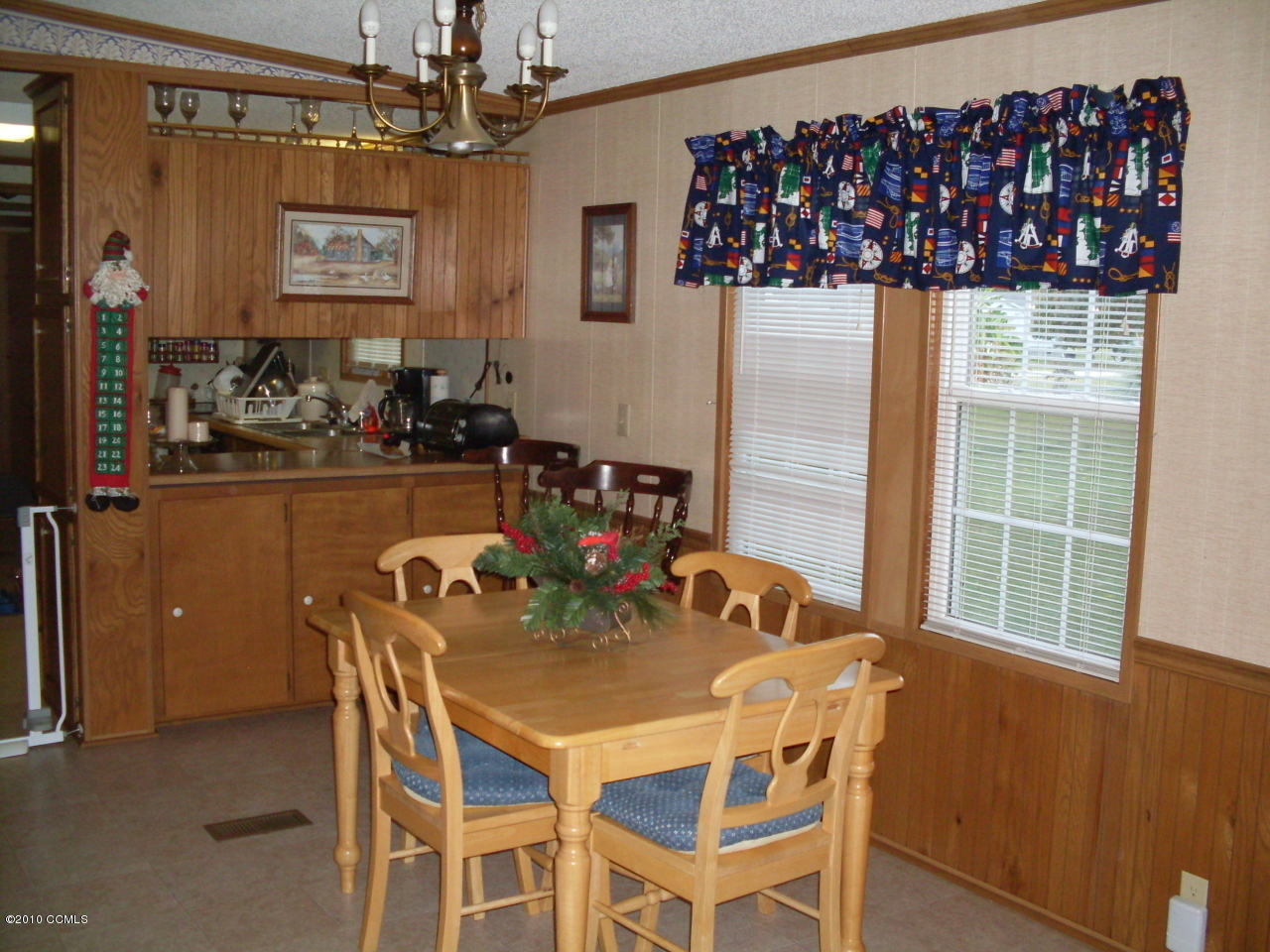 429 Gillikin Road Beaufort, NC 28516 - Photo 8 of 15 dining area