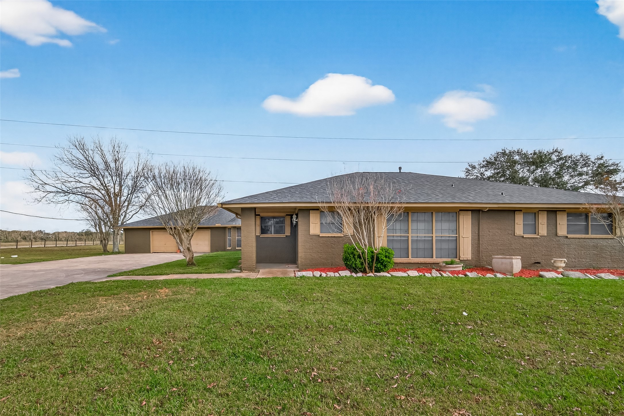 7715 County Road 383 Rosharon, TX 77583 - Photo 2 of 50