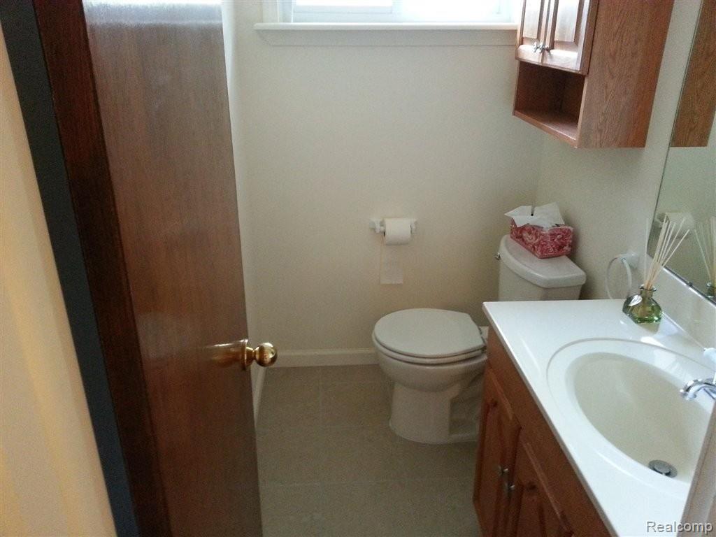 4797 Hatchery Road Waterford, MI 48329 - Photo 9 of 13 20131004_171110.jpg