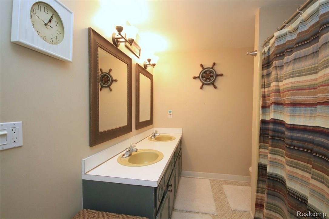896 Hemlock Court Rochester, MI 48307 - Photo 23 of 36 048.JPG