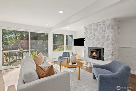 $1,095,000 | 1305 Kings Place Northwest, Bainbridge Island, WA 98110