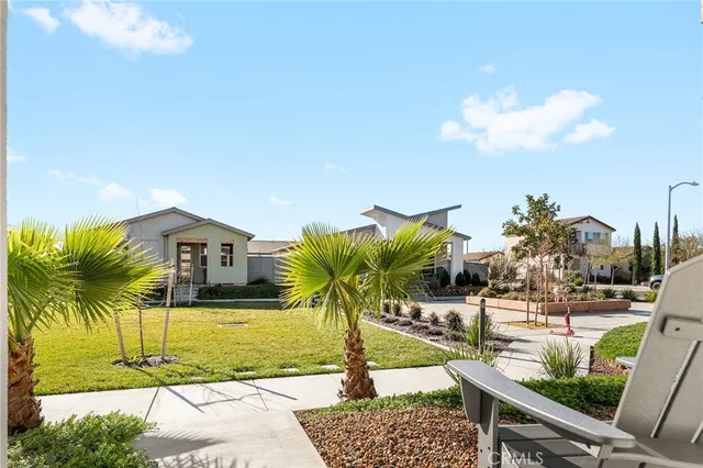a view of outdoor space yard and porch
