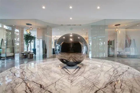 $3,000,000 | 650 Northeast 32nd Street, Unit BH7, Miami, FL 33137