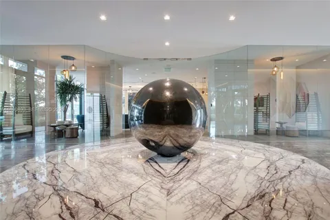 $3,000,000 | 650 Northeast 32nd Street, Unit BH7, Miami, FL 33137