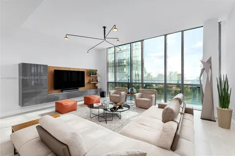 $3,000,000 | 650 Northeast 32nd Street, Unit BH7, Miami, FL 33137