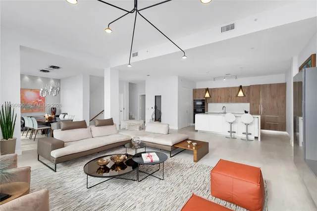 $3,000,000 | 650 Northeast 32nd Street, Unit BH7, Miami, FL 33137