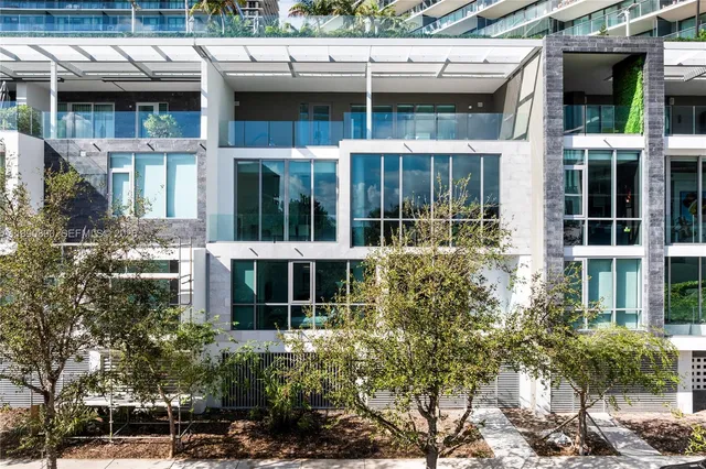 $3,000,000 | 650 Northeast 32nd Street, Unit BH7, Miami, FL 33137