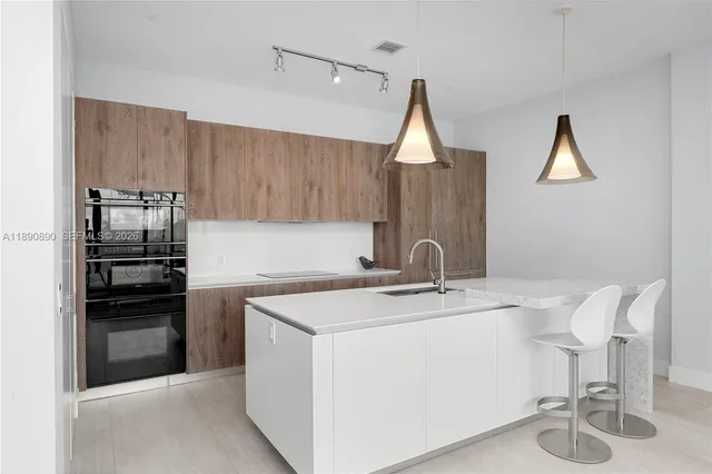 $3,000,000 | 650 Northeast 32nd Street, Unit BH7, Miami, FL 33137