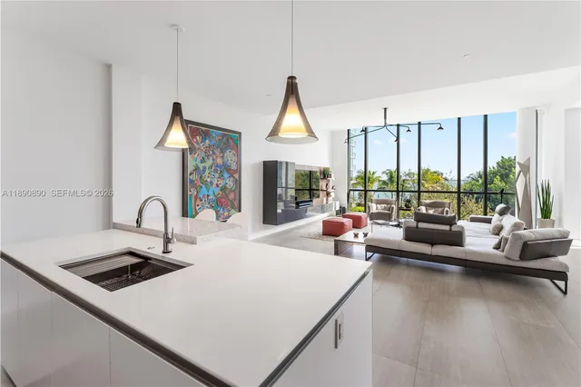 $3,000,000 | 650 Northeast 32nd Street, Unit BH7, Miami, FL 33137