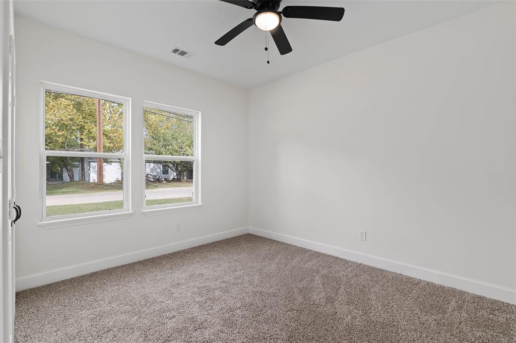 1520 Harris Street Gainesville, TX 76240 - Photo 4 of 24 an empty room with a window