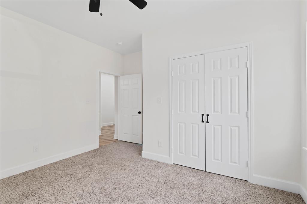 1520 Harris Street Gainesville, TX 76240 - Photo 5 of 24 a view of an empty room