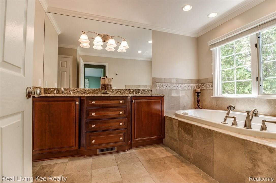 1161 Terra Lane Rochester, MI 48306 - Photo 39 of 60 Int (55 of 82).jpg