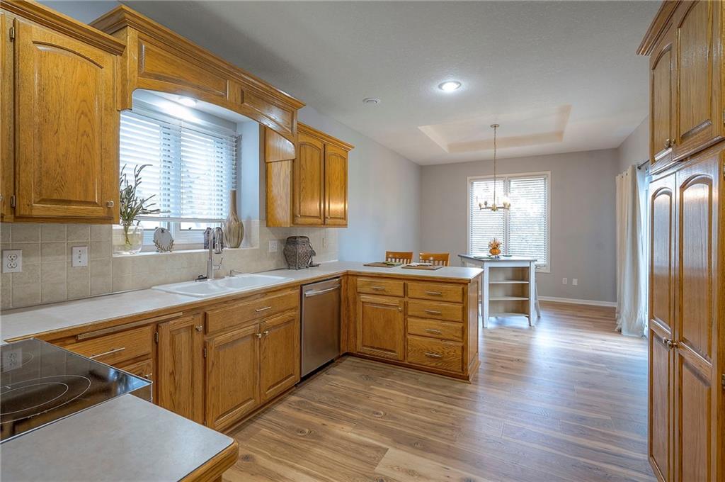 1025 Southwest Pacific Drive Lee's Summit, MO 64081 - Photo 12 of 39