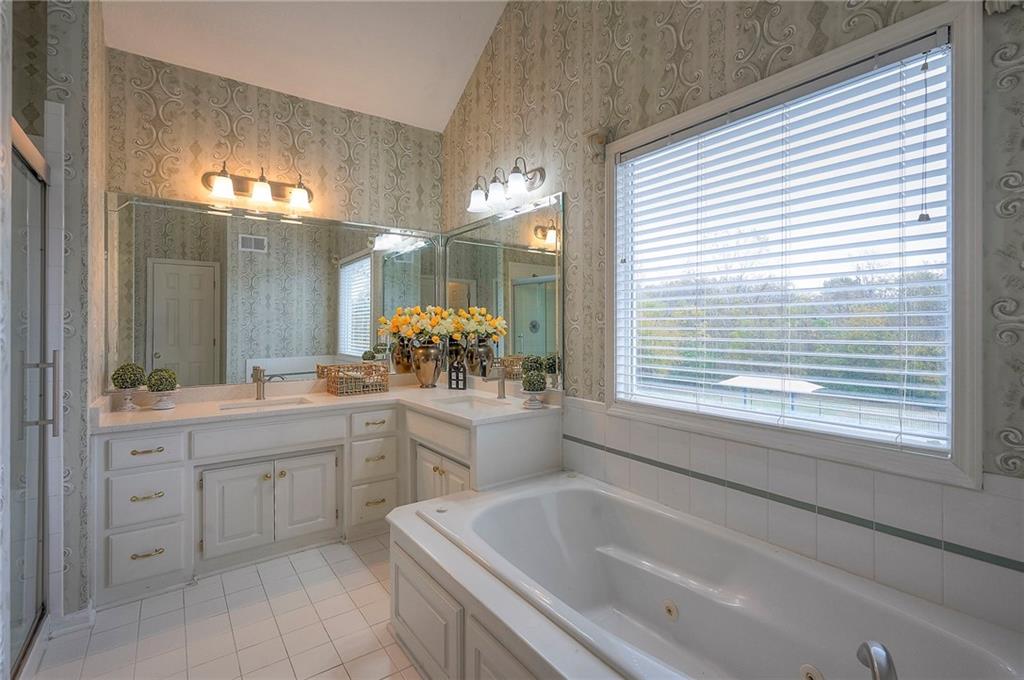 1025 Southwest Pacific Drive Lee's Summit, MO 64081 - Photo 24 of 39