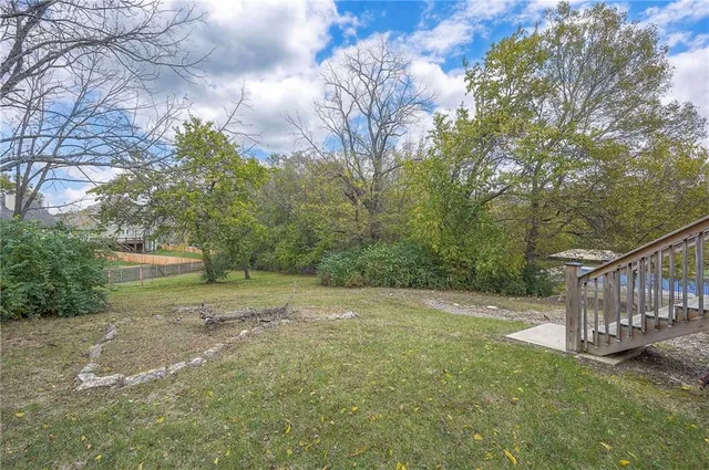 $470,000 | 1025 Southwest Pacific Drive, Lee's Summit, MO 64081