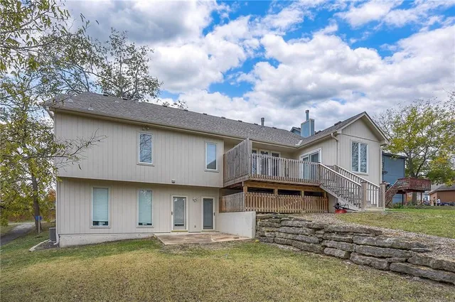 $470,000 | 1025 Southwest Pacific Drive, Lee's Summit, MO 64081